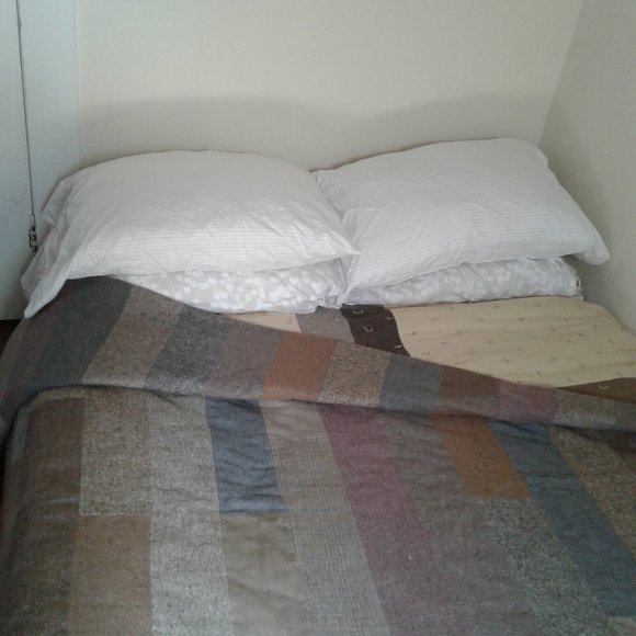 Hand Crafted Reversable Wool Blend & Flannel Farm House, Queen size, Quilt - Picture 10 of 16